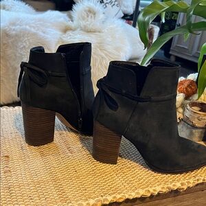 Gibson Black Ankle Boots with Stacked Heel